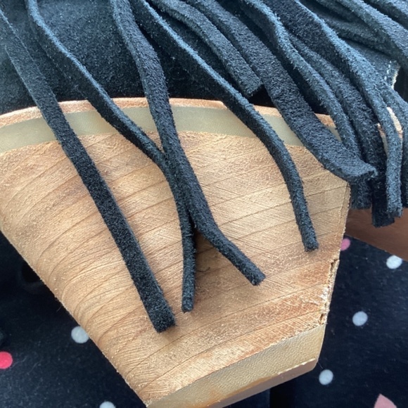 💋Koolaburra Boho Black Suede Leather Block Heel Open Toe Fringed Sandal - Picture 10 of 10